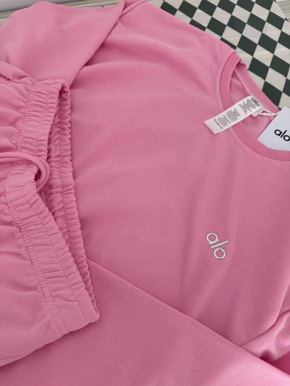 alo yoga Soft Pink Crewneck Sweatshirt High Waist Shorts - Picture 3 of 5